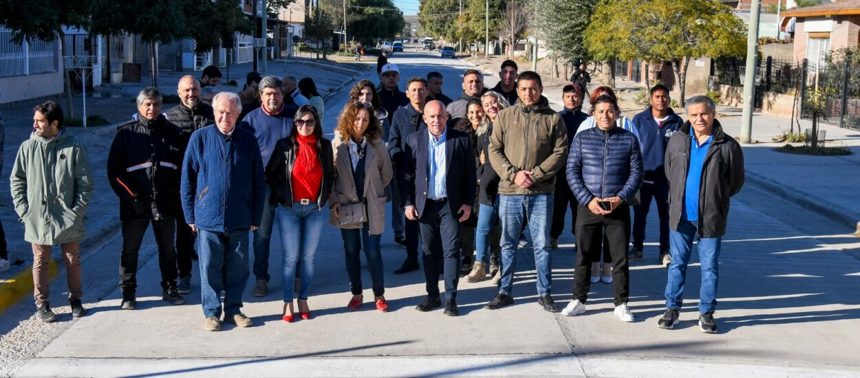 SASTRE INAUGURÓ LA PAVIMENTACIÓN DE LA CALLE BARTOLOMÉ MITRE