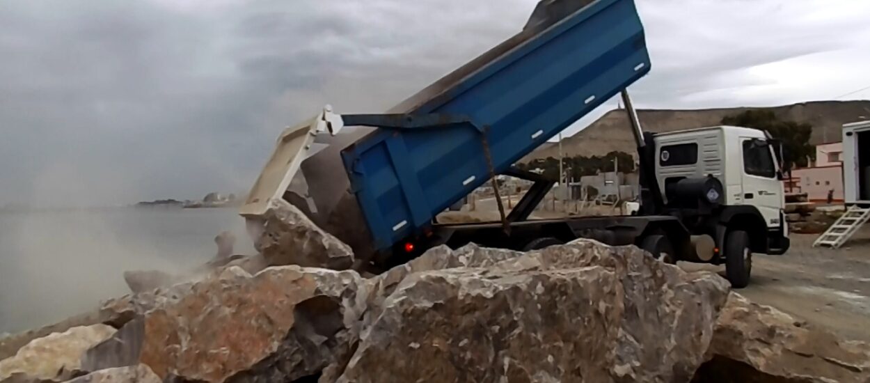 El Gobierno Provincial avanza en la obra de protección costera frente al Hospital Alvear de Comodoro Rivadavia