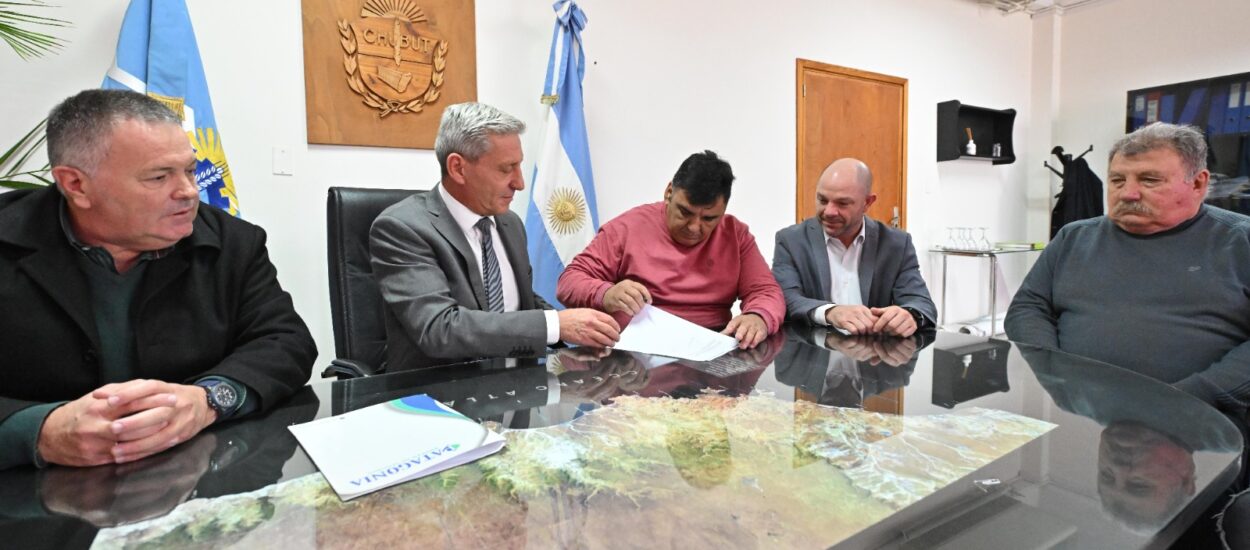 Provincia entregó un aporte económico al Club Bigornia para la adquisición de nueva luminaria led