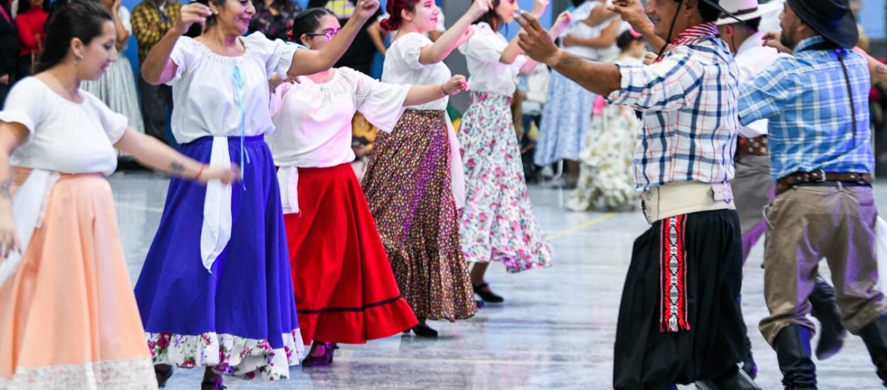 CONVOCAN A BALLETS Y GRUPOS DE DANZAS FOLCLÓRICAS PARA PARTICIPAR DEL ACTO DEL 25 DE MAYO