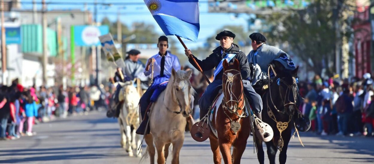 ÚLTIMOS DÍAS DE INSCRIPCIÓN PARA EL DESFILE DEL 25 DE MAYO