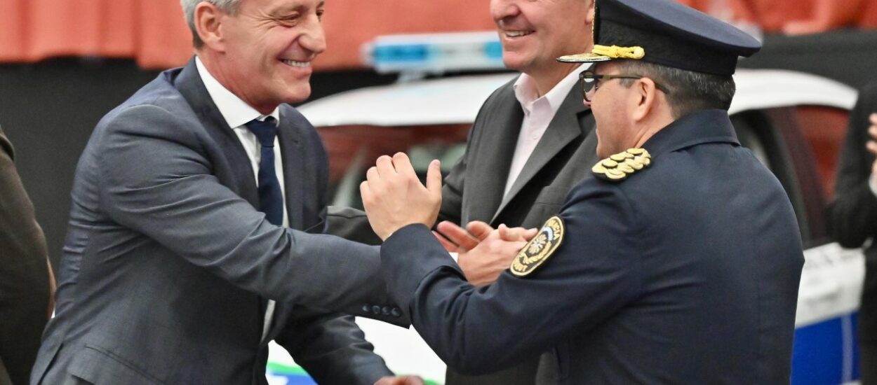 Arcioni entregó y puso en función operativa los nuevos móviles policiales para la unidad regional de Comodoro Rivadavia