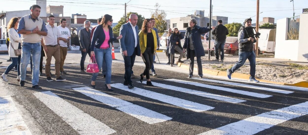 EL INTENDENTE INAUGURÓ LA PAVIMENTACIÓN EN LA CALLE ALICIA MOREAU DE JUSTO