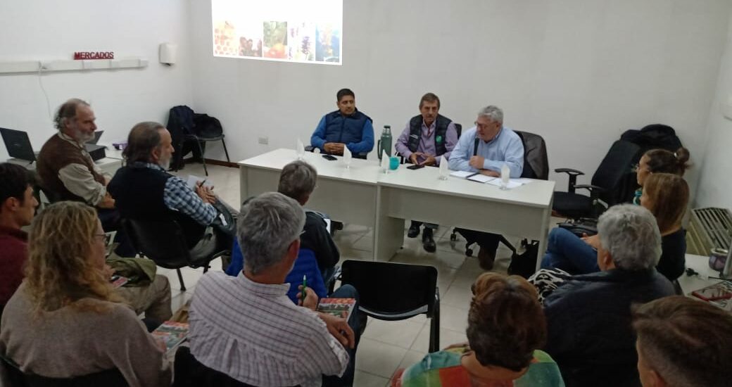 Provincia realizó charla sobre certificación orgánica de producción vitivinícola