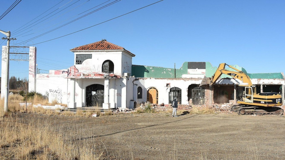 La demolición de La Recova en Trelew deja una generación de trelewenses nostálgicos