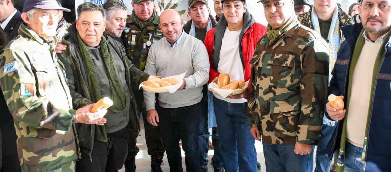 LA COMUNIDAD MADRYNENSE VOLVIÓ A HOMENAJEAR A LOS VETERANOS DE MALVINAS EN UN NUEVO ANIVERSARIO DE “EL DÍA QUE MADRYN SE QUEDÓ SIN PAN”