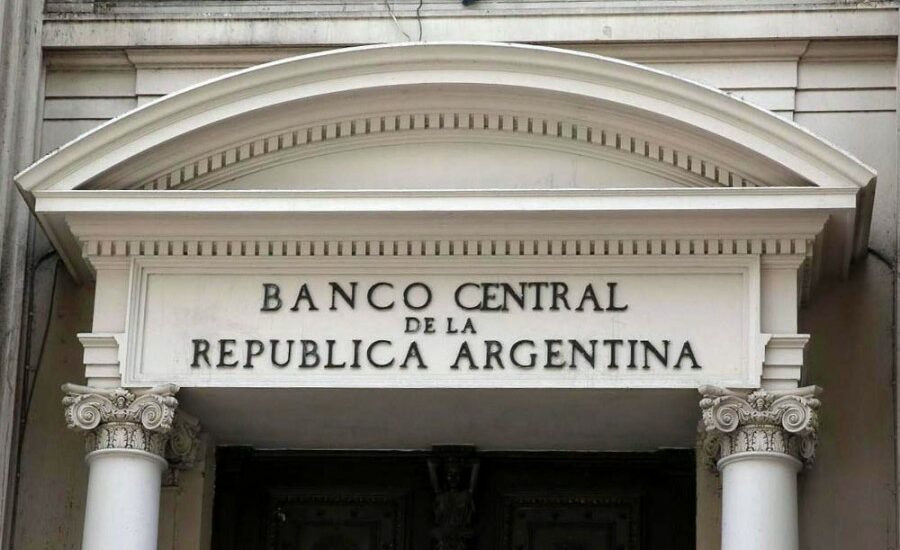 El Banco Mundial proyecta recesión del 2% y alta inflación en Argentina, debido a la sequía y problemas de importaciones