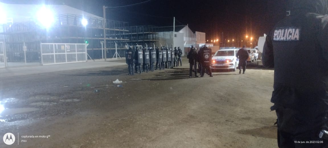 Operativo policial de desalojo en Parque Industrial Liviano de Puerto Madryn