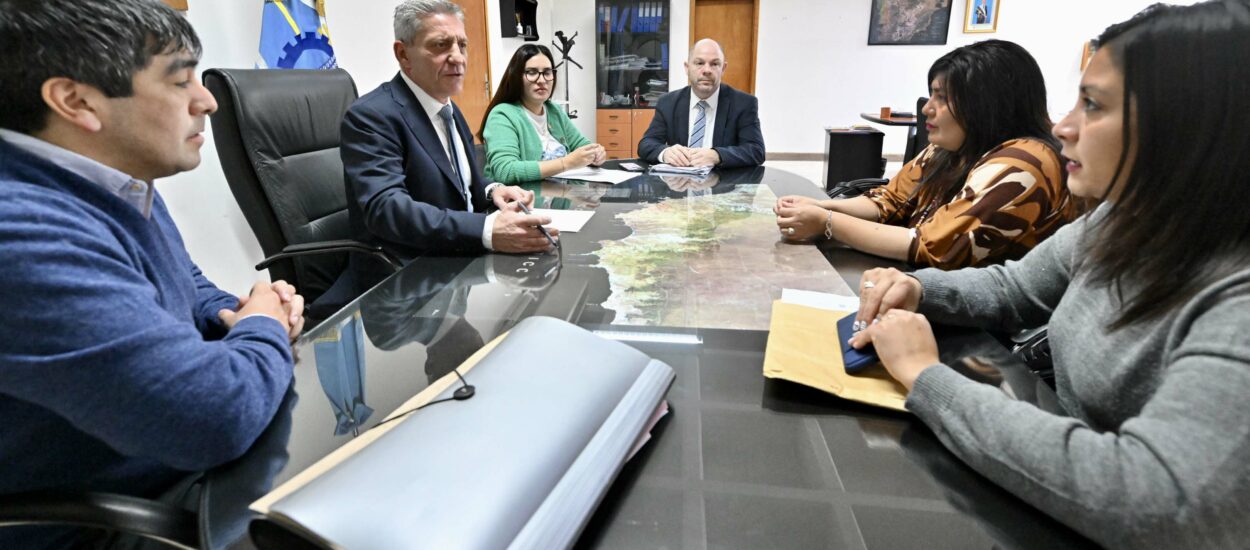 Arcioni se reunió con jefes comunales para hacer un repaso de obras y proyectos
