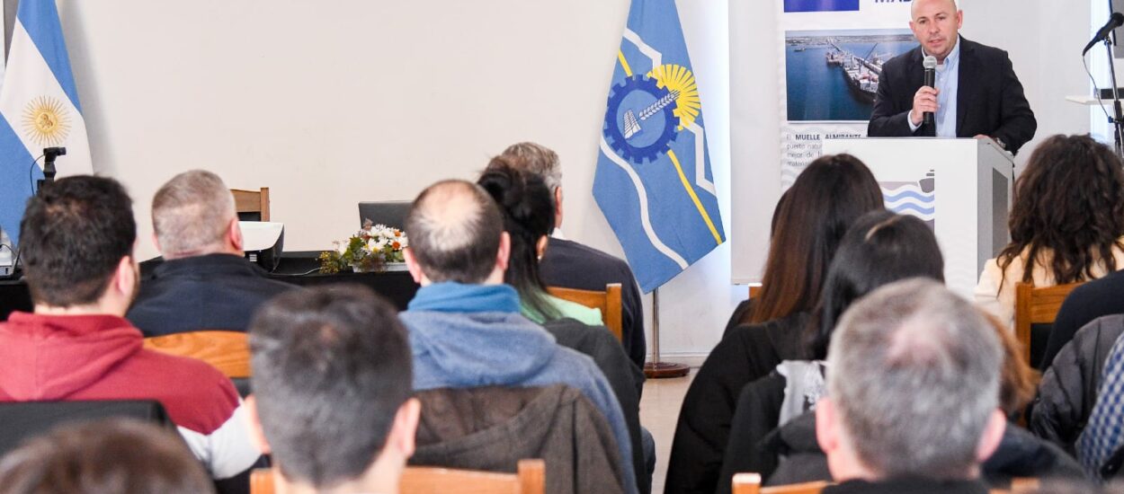 FORTALECIMIENTO DE PUERTO MADRYN COMO POLO EXPORTADOR DE LA PATAGONIA: SASTRE ENCABEZÓ LA PRESENTACIÓN DE CAPACITACIONES