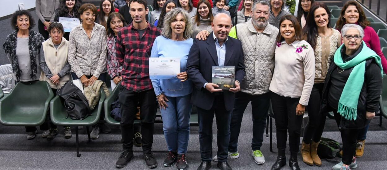 Entrega de certificados a guías especializados
