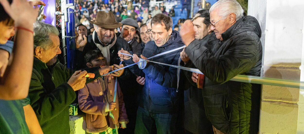 Juan Pablo Luque inauguró cancha de césped sintético en Ferro y anuncia su replicación en Chubut