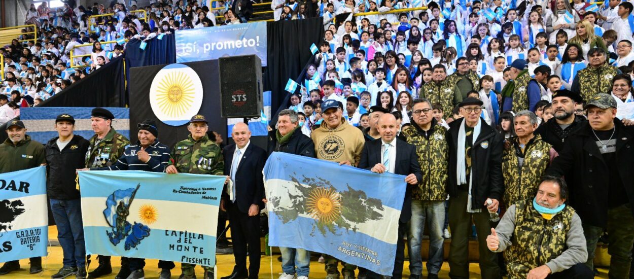 Más de 900 alumnos de Puerto Madryn realizan la Promesa de Lealtad en el Día de la Bandera