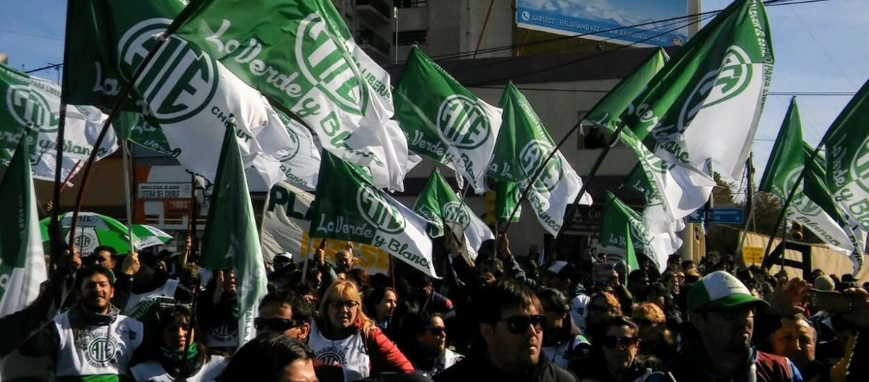 Trabajadores Estatales: Luchadores por sus Derechos y Dignidad en su Día