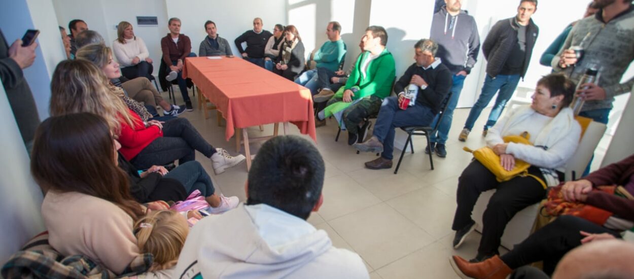 Luque y Cerdá compartieron un encuentro con vecinos de Rada Tilly