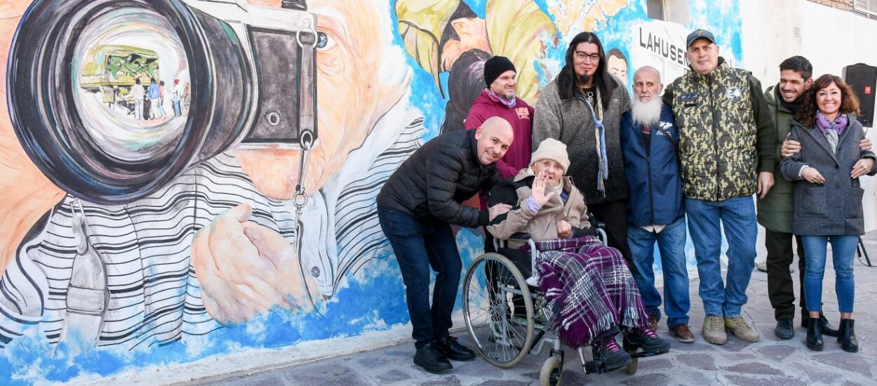 EL INTENDENTE INAUGURÓ UN MURAL EN HOMENAJE A LA FOTÓGRAFA MABEL OUTEDA