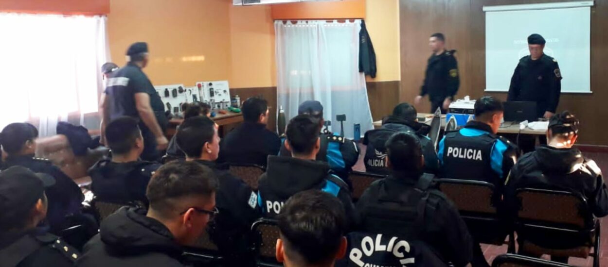 Capacitan en manipulación de explosivos a agentes de la Policía del Chubut