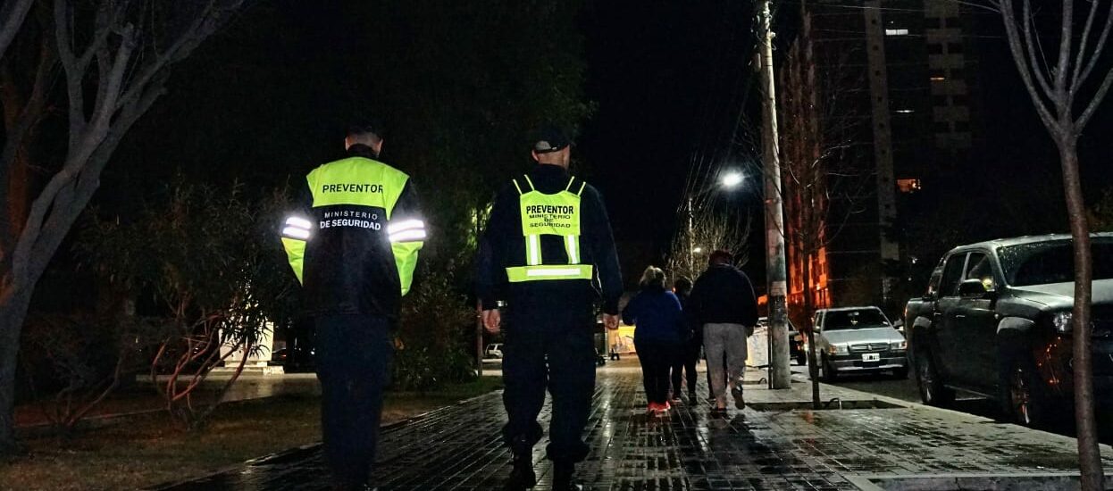 Trelew: La Policía afirma que la falta de iluminación de las plazas no contribuye a la prevención de delitos