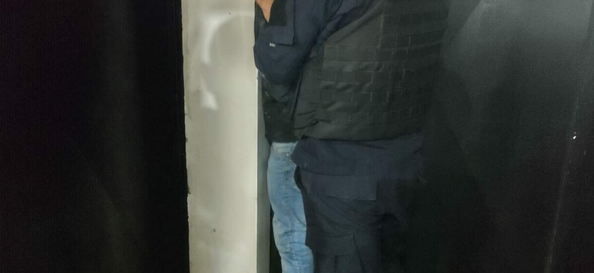 Detienen a un hombre por violación de domicilio