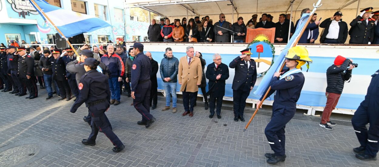 Arcioni encabezó el acto central por el Día Nacional Del Bombero Voluntario y defendió el avance de la Ley y los beneficios que implicaría su sanción 