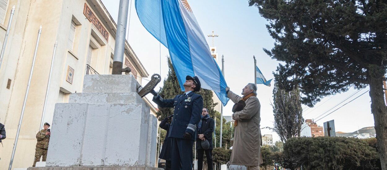 Comodoro homenajeó a Belgrano en el Día de la Bandera