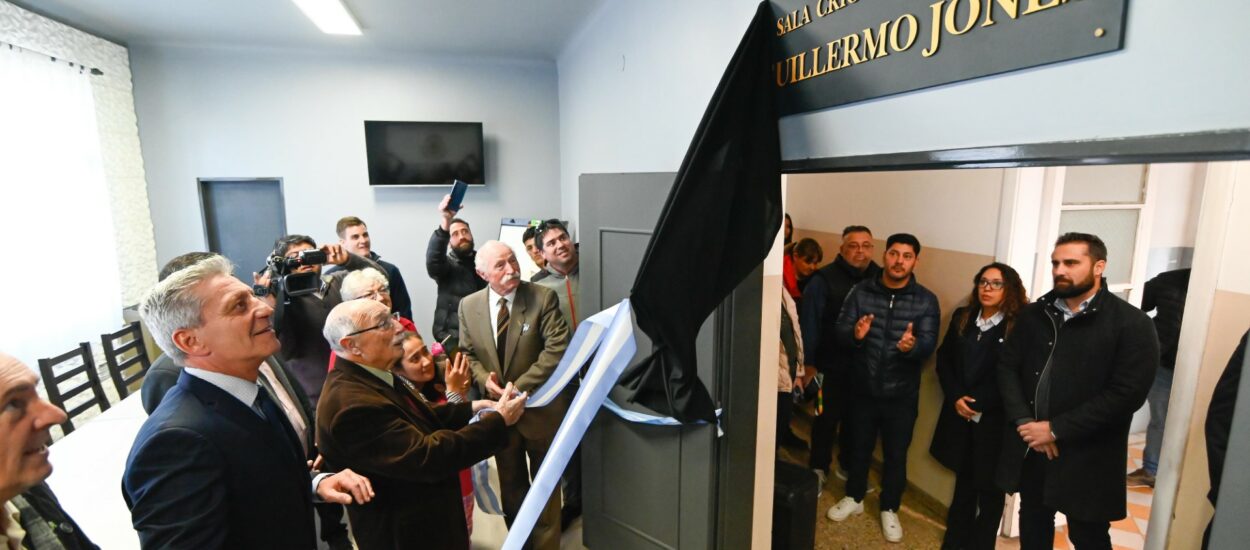 Comodoro Rivadavia: Arcioni participó de la reinauguración e imposición del nombre de la Sala de Situación de la Unidad Regional