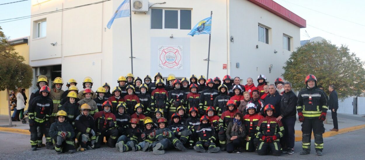 Provincia entregó equipamiento a la Asociación de Bomberos Voluntarios de Rawson a 52 años de su fundación