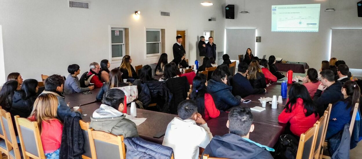 ESTUDIANTES DE UTN FRCH VISITARON LA ADMINISTRACIÓN PORTUARIA DE PUERTO MADRYN