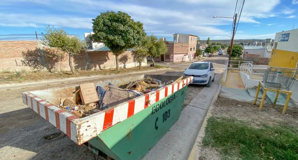 LA CAMPAÑA DE LIMPIEZA LLEGA A LOS BARRIOS QUINTAS EL MIRADOR Y ROQUE AZZOLINA