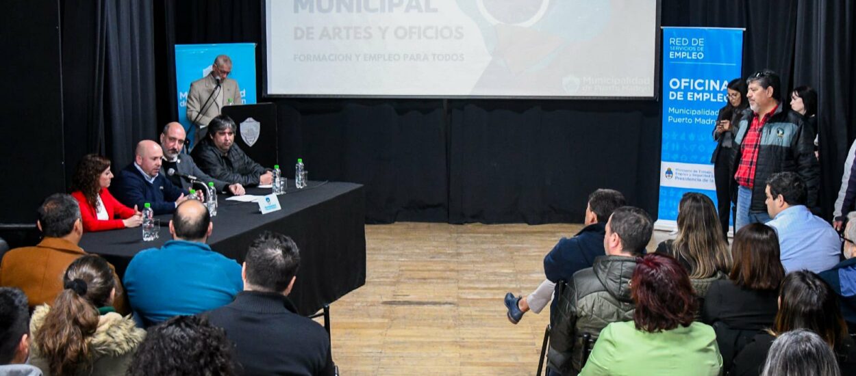 Presentación de la Escuela de Artes y Oficios Municipal y apoyo de emprendimientos en Puerto Madryn