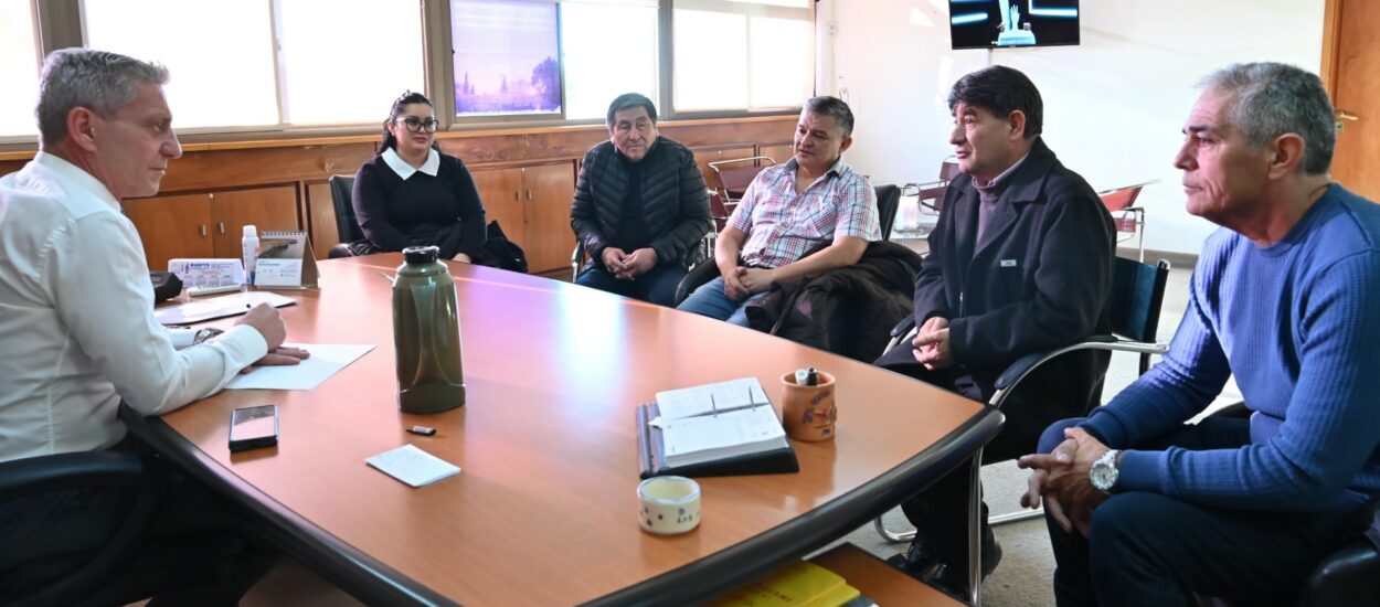 Arcioni se reunió con integrantes de la Agrupación Veteranos de Guerra de la Policía para avanzar en el proyecto solidario que llevan adelante en la Provincia 