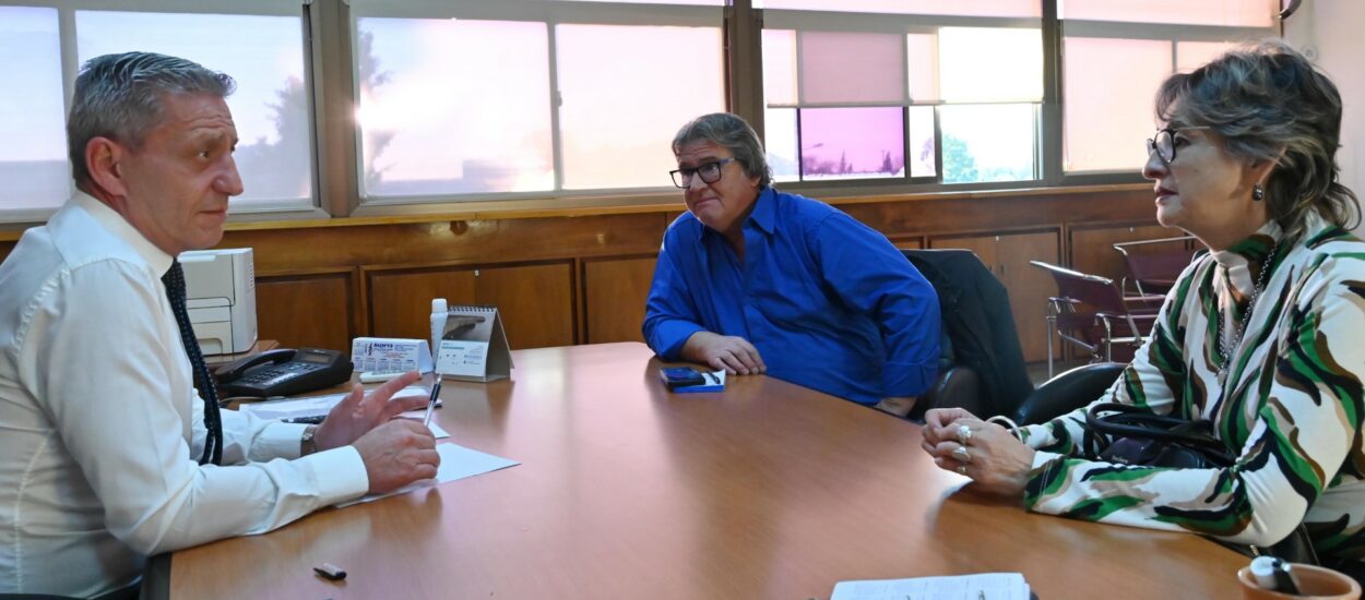 Arcioni recibió a los jefes comunales de Ricardo Rojas y Facundo para analizar el avance de obras en las localidades 