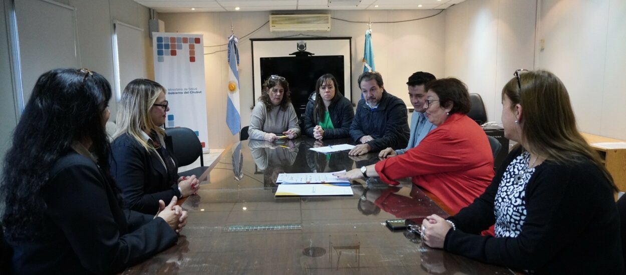 Salud: El Gobierno Provincial firmó convenios de capacitación con la Universidad Nacional de la Patagonia y el Centro de Estudios Trelew 