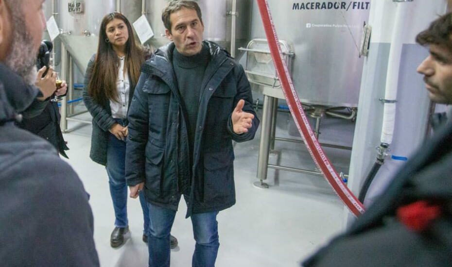 Luque recorrió una cooperativa cervecera de Trelew: “Chubut tiene materia prima de alta calidad para producir las mejores cervezas del país”