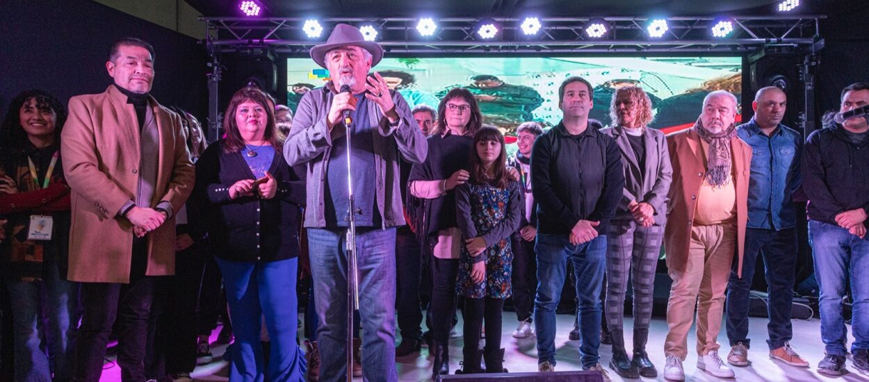 Juan Pablo Luque y Othar Macharashvili cerraron la 10ma Feria del Libro celebrando más de 150 mil asistentes en Comodoro