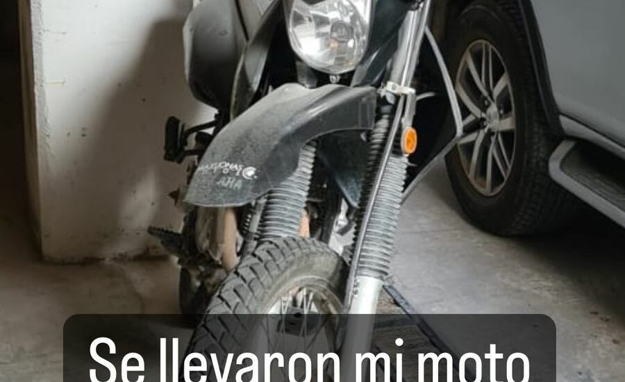 Destrozaron el portón de un edificio en pleno centro de Madryn y se robaron una moto