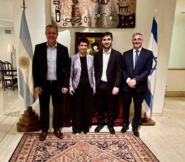 NACHO TORRES JUNTO AL GOBERNADOR ELECTO DE NEUQUÉN, Y AUTORIDADES DIPLOMÁTICAS DE ISRAEL