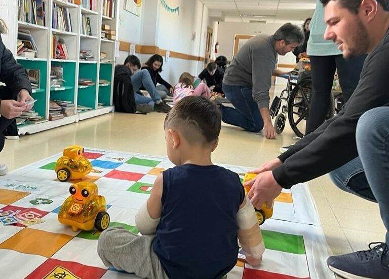 EL CLUB TECNOMÓVIL DE UTN CHUBUT VISITÓ EL AREA DE PEDIATRÍA DEL HOSPITAL DE PUERTO MADRYN