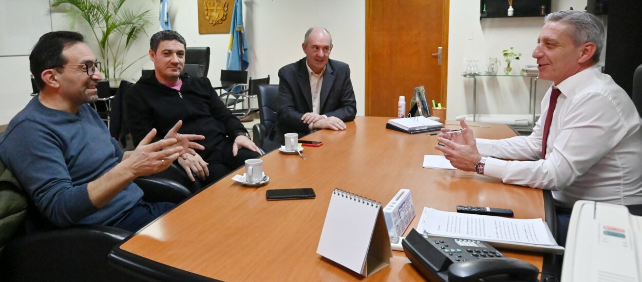 Arcioni recibió al intendente electo de Lago Puelo, Iván Fernández