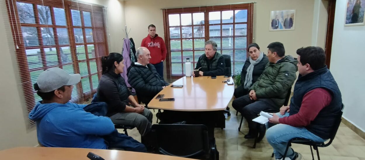 Comarca Andina: Organismos provinciales continúan asistiendo y colaborando a vecinos afectados por el temporal