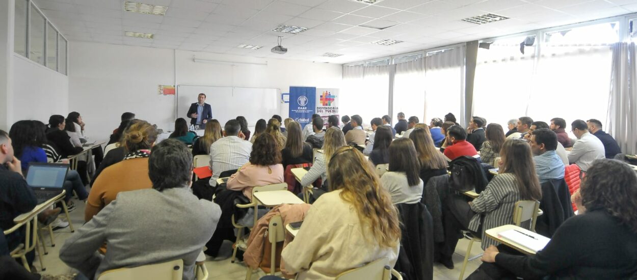 Más de 70 profesionales del Estado participaron en una jornada de actualización organizada por la Escuela de Abogadas y Abogados del Chubut