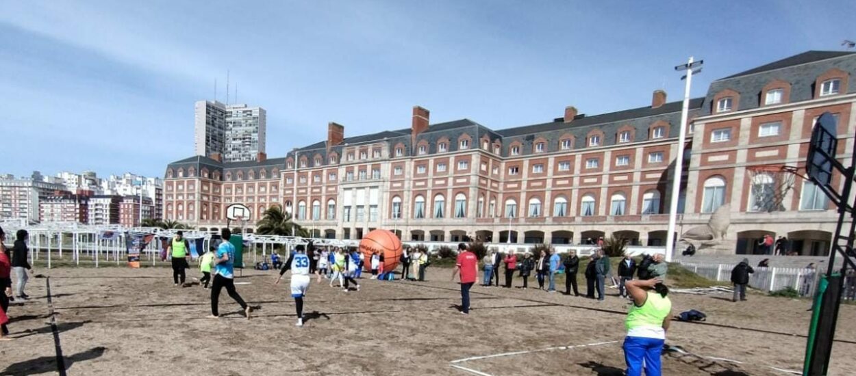 PUERTO MADRYN PRESENTÓ EL TORNEO DE BÁSQUET PLAYA EN MAR DEL PLATA