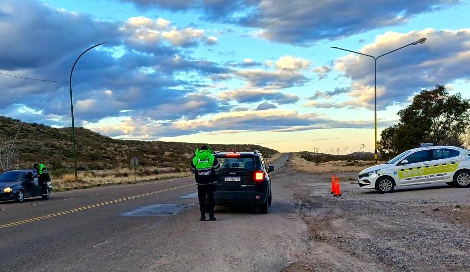 Más de 50 conductores retirados de la vía pública y cerca de 8 mil vehículos controlados durante este fin de semana en Chubut