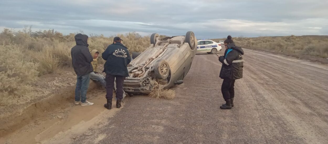 Vuelco vehicular en Ruta Alternativa Quintas del Mirador: Conductor bajo los efectos del alcohol