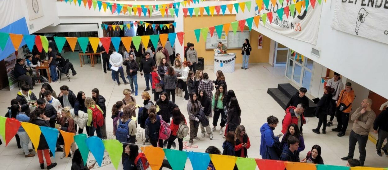MÁS DE DOS MIL ESTUDIANTES RECORRIENDO UTN ABIERTA
