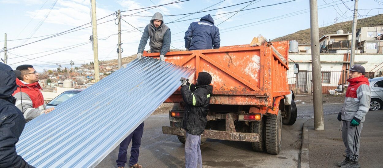 Comodoro Rivadavia: El Municipio continúa asistiendo a los damnificados por el pasado temporal de viento