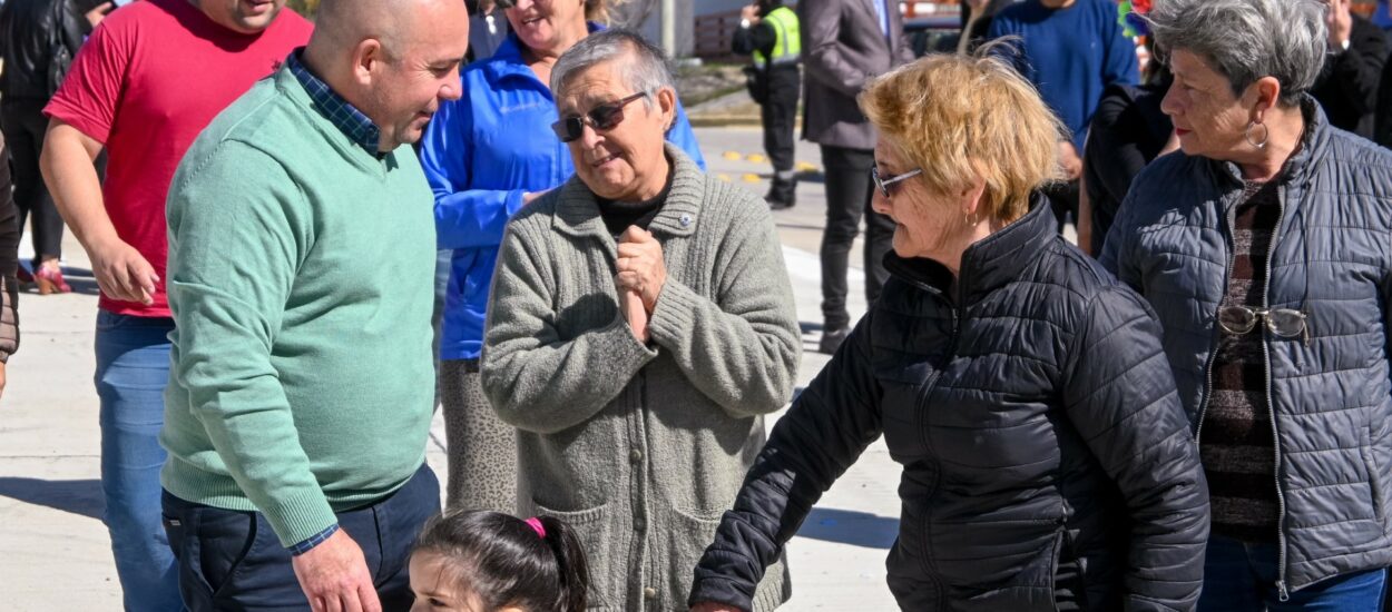 SASTRE INAUGURÓ LA PAVIMENTACIÓN DE LA CALLE LEWIS JONES