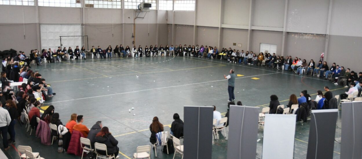 Cerca de 40 escuelas chubutenses participan en Rawson del Encuentro Provincial de Parlamento Juvenil