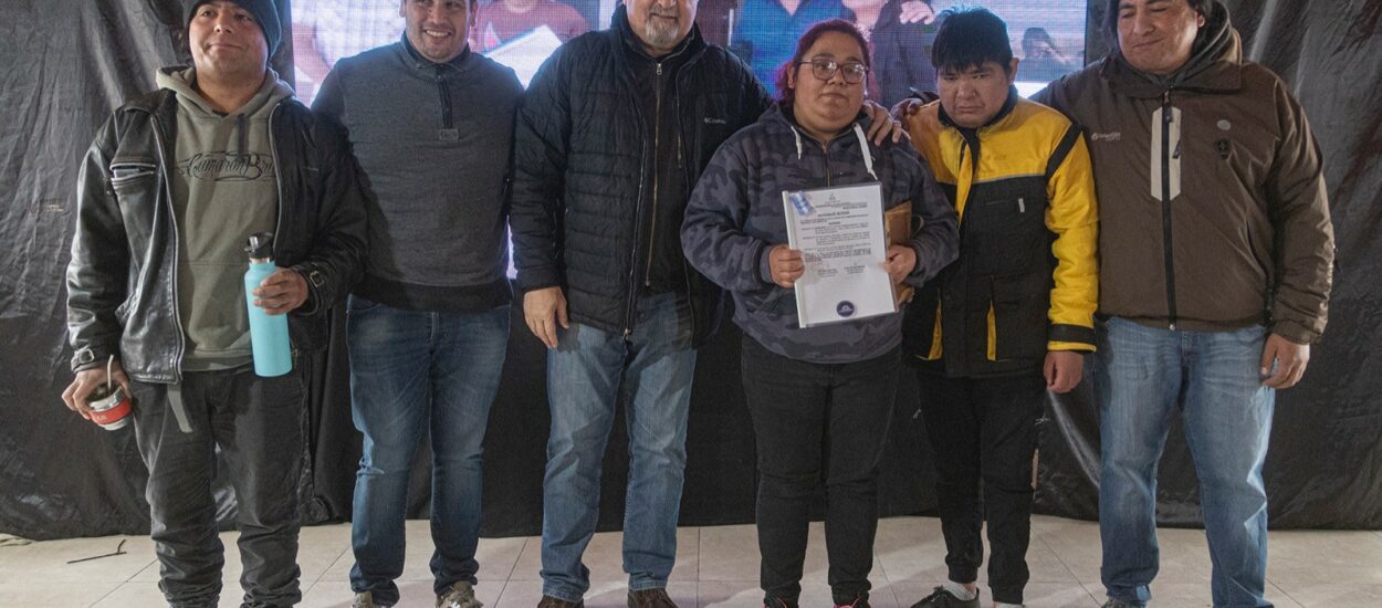 Comodoro Rivadavia: Con reconocimientos, el Municipio acompañó el nuevo aniversario de la vecinal y el club del barrio René Favaloro