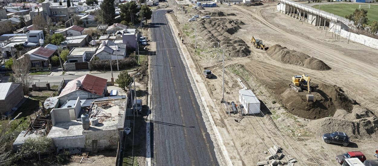 Comodoro Rivadavia: Luque recorrió la obra de pavimento tan anhelada por los vecinos de la calle Petrolero San Lorenzo